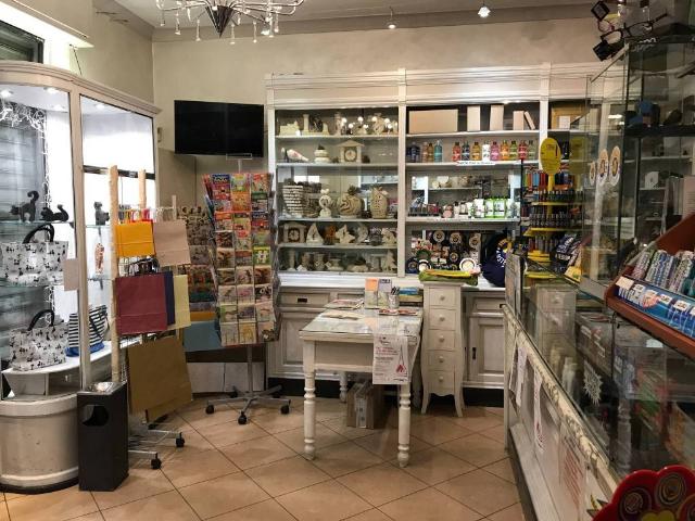 Locale Commerciale in vendita a Pozzuolo Alto, Celle Ligure