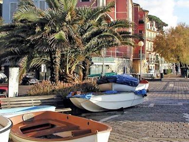 Locale Commerciale in vendita a Pozzuolo Alto, Celle Ligure