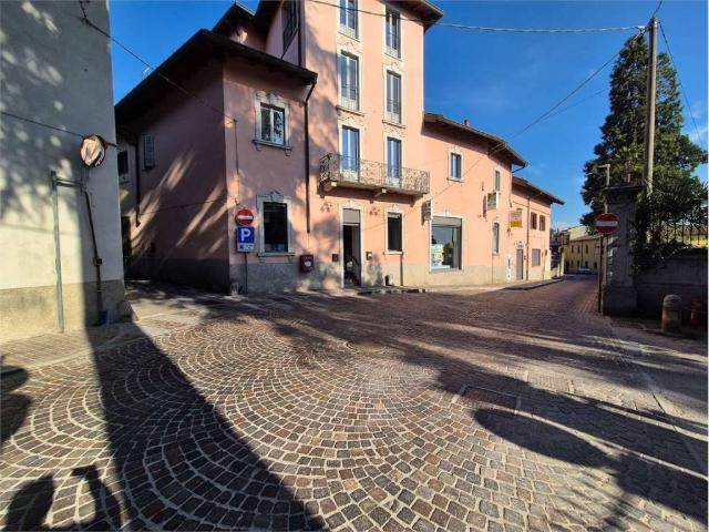 Locale Commerciale in vendita a Asnago di Cermenate, Cermenate