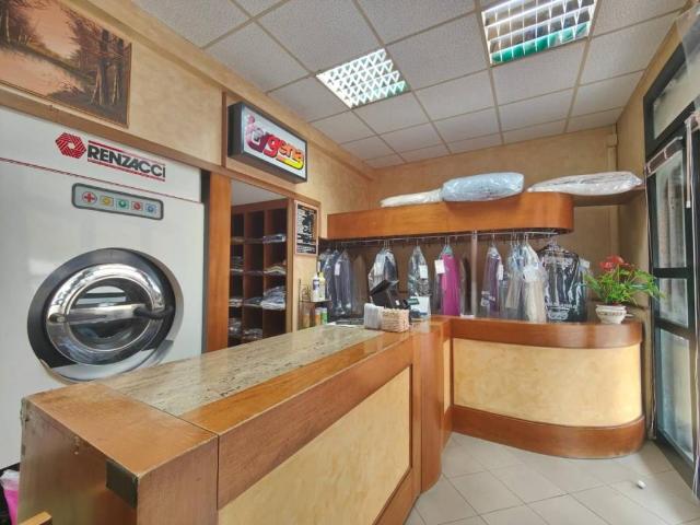 Locale Commerciale in vendita a Lazzeretto, Cerreto Guidi