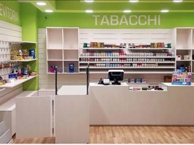 Locale Commerciale in vendita a Milano Marittima, Cervia