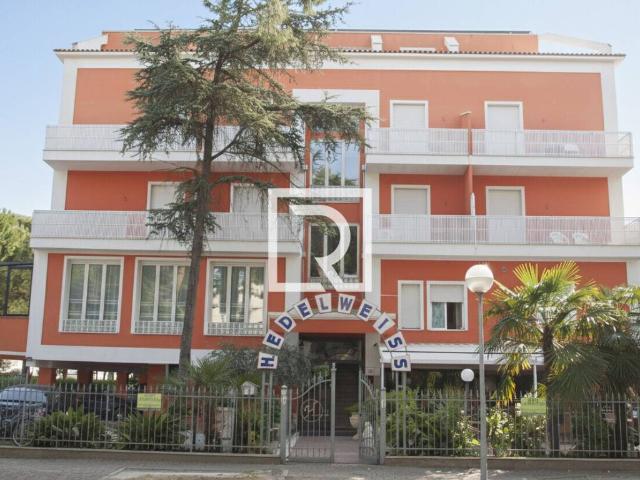 Locale Commerciale in vendita a Cervia, Reggio Emilia