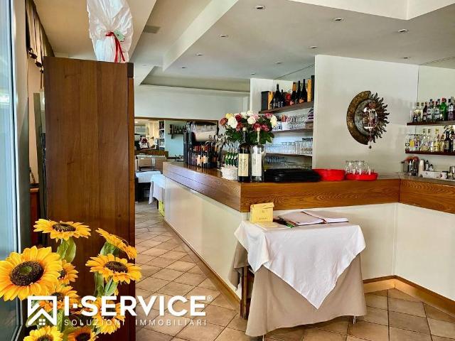 Locale Commerciale in vendita a Milano Marittima, Cervia
