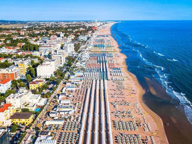 Locale Commerciale in vendita a Milano Marittima, Cervia