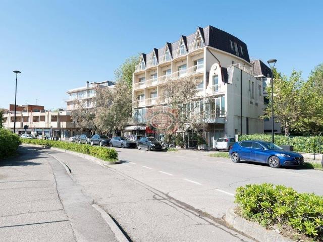 Locale Commerciale in vendita a Cervia, Reggio Emilia