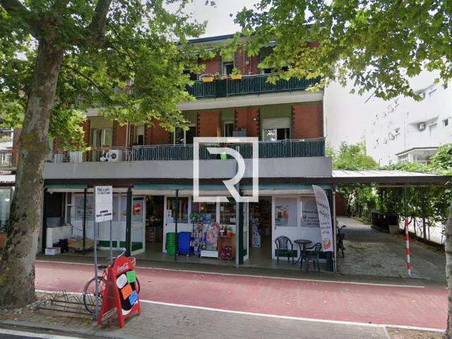 Locale Commerciale in vendita a Cervia, Reggio Emilia