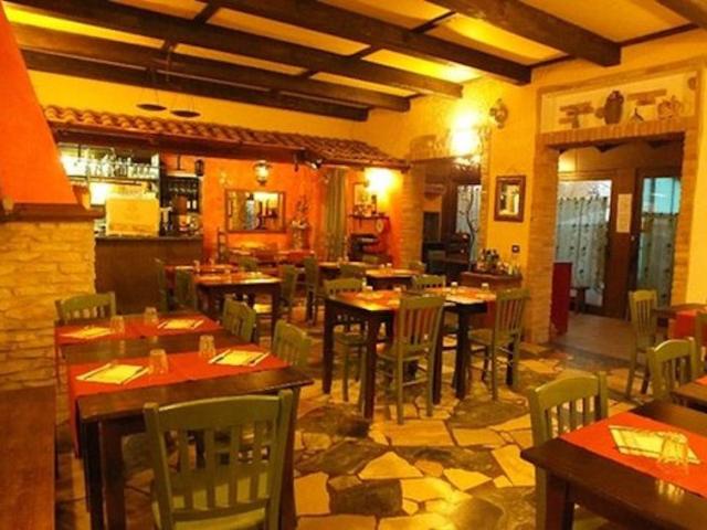 Locale Commerciale in vendita a Cervia, Reggio Emilia