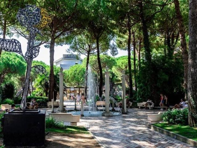 Locale Commerciale in vendita a Cervia, Reggio Emilia