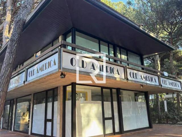 Locale Commerciale in vendita a Milano Marittima, Cervia