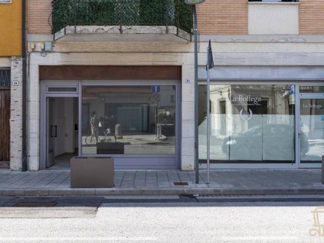 Locale Commerciale in vendita a Cervignano del Friuli / Çarvignan, Udine / Udin / Videm