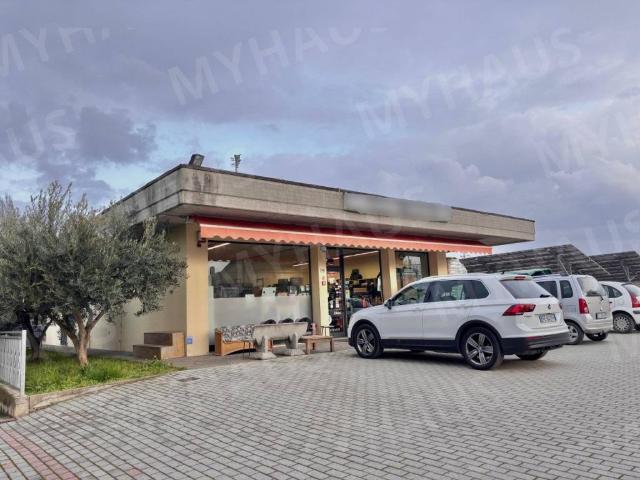 Locale Commerciale in vendita a Unione dei comuni Valle del Savio, Cesenà