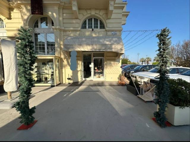 Locale Commerciale in vendita a Cesenatico, Reggio Emilia