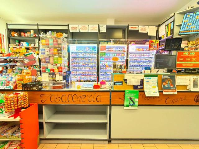 Locale Commerciale in vendita a Cella, Cesenatico