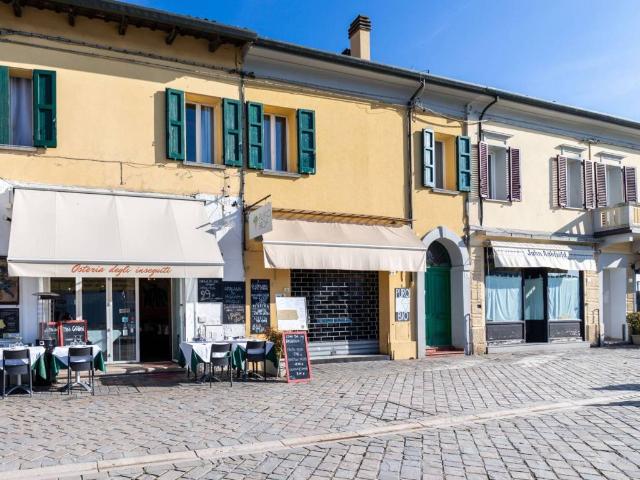 Locale Commerciale in vendita a Cesenatico, Reggio Emilia