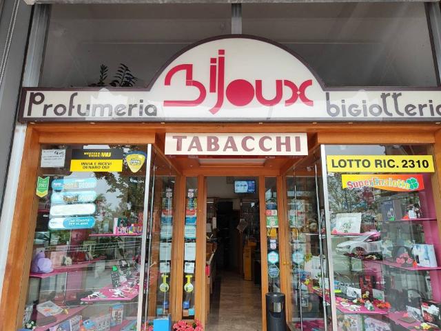 Locale Commerciale in vendita a Chianciano Terme, Toscana