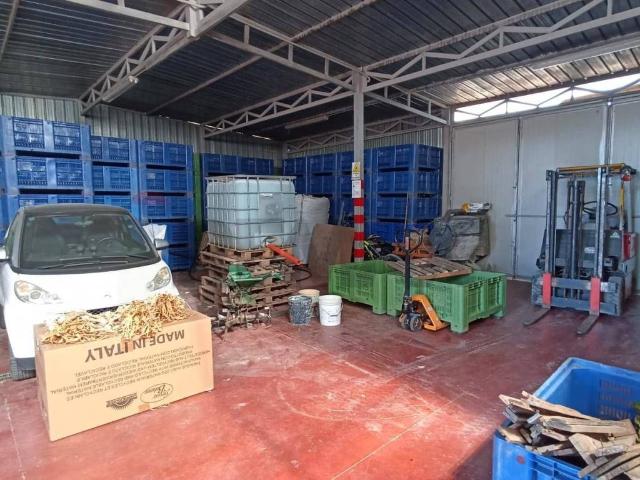 Locale Commerciale in vendita a Chiaramonte Gulfi, Sicilia