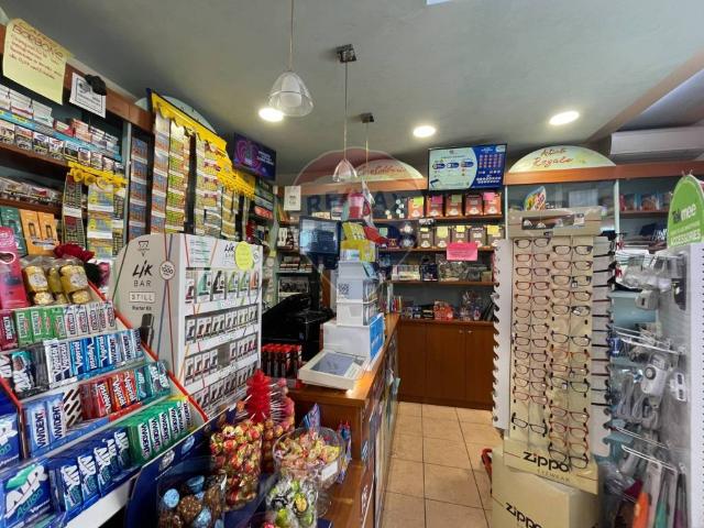 Locale Commerciale in vendita a Marche, Ancona