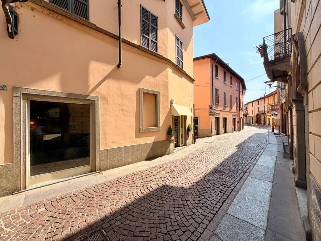 Locale Commerciale in vendita a Chiari, Lombardia