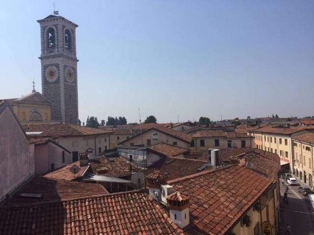 Locale Commerciale in vendita a Chiari, Lombardia