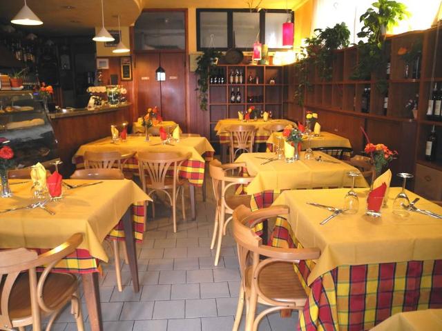 Locale Commerciale in vendita a Sampierdicanne, Chiavari