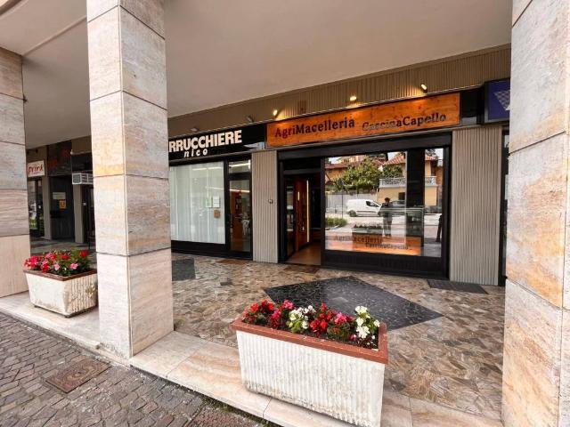 Locale Commerciale in vendita a Piemonte, Torino