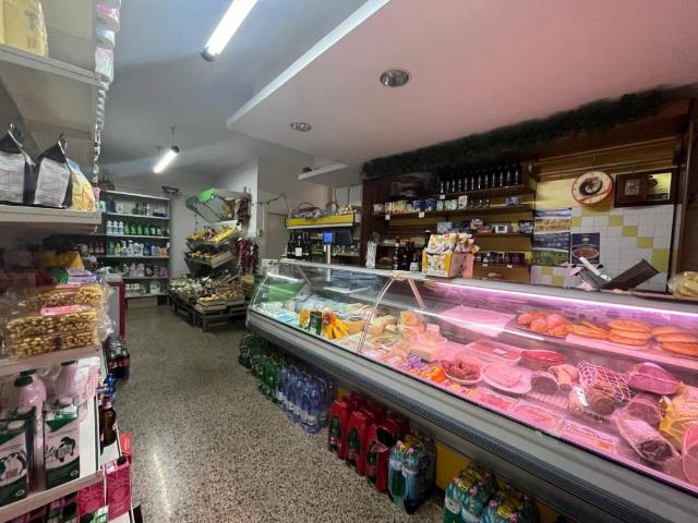 Locale Commerciale in vendita a Santa Barbara, Chieti