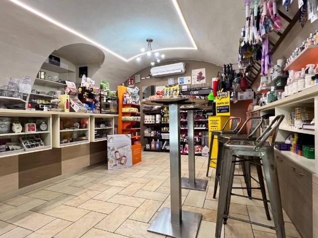 Locale Commerciale in vendita a Piemonte, Cuneo