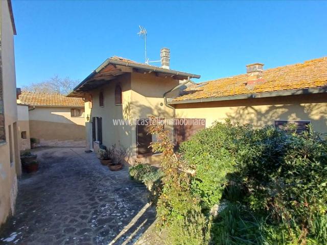 Locale Commerciale in vendita a Chiusi Città, Toscana