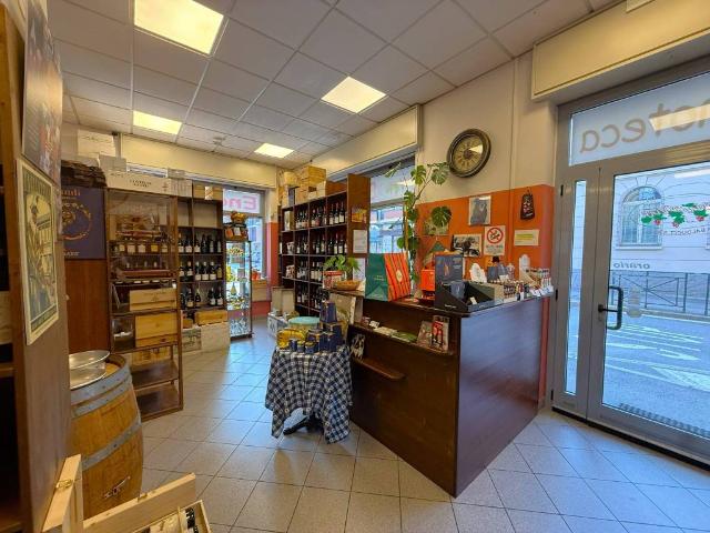 Locale Commerciale in vendita a Piemonte, Torino