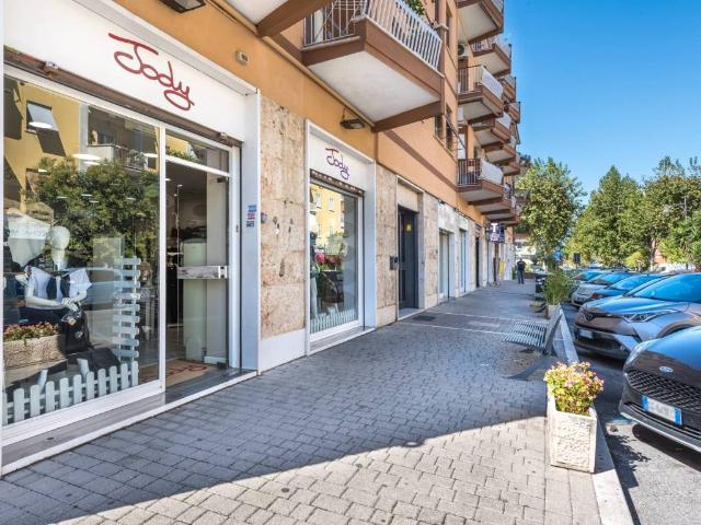 Locale Commerciale in vendita a Roma Capitale, Lazio