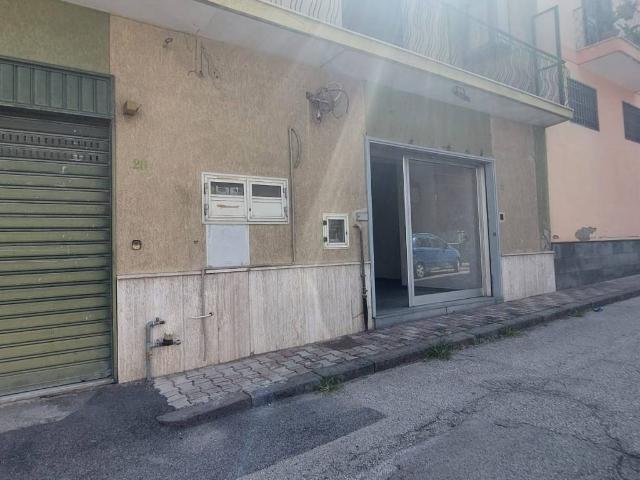 Locale Commerciale in vendita a Cicciano, Campania