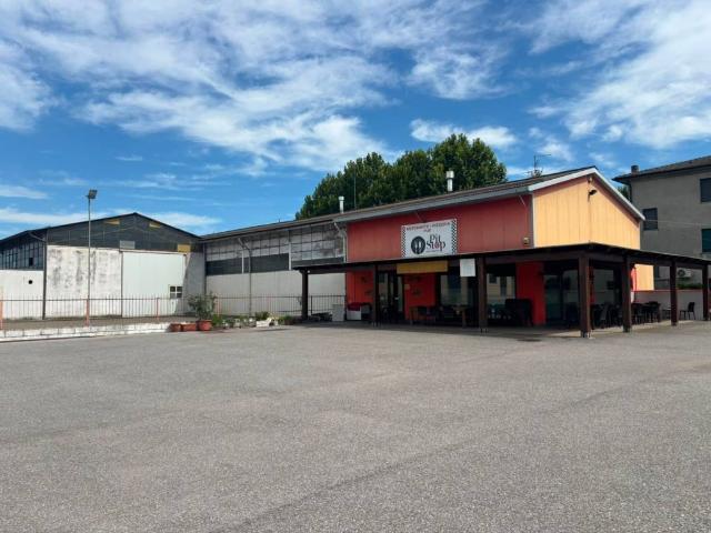 Locale Commerciale in vendita a Cingia De' Botti, Lombardia