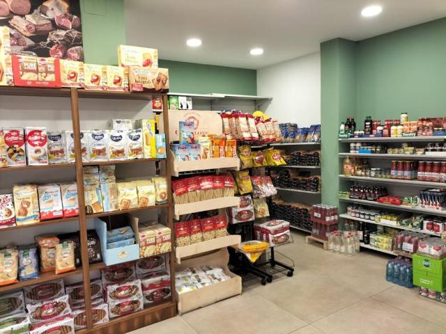 Locale Commerciale in vendita a Cinisi, Sicilia