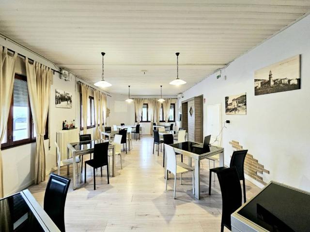 Locale Commerciale in vendita a Cinto Euganeo