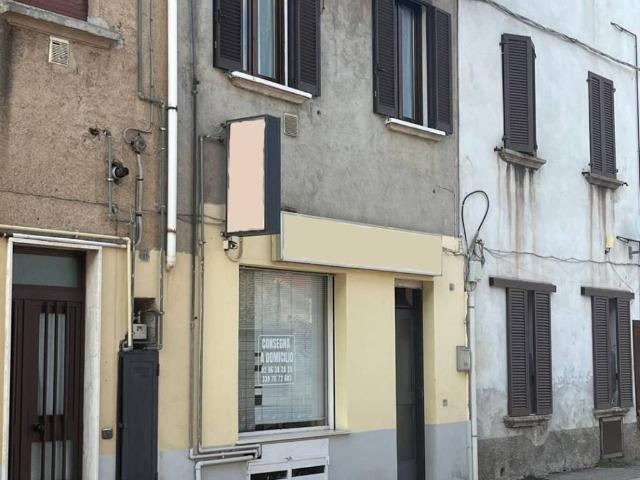 Locale Commerciale in vendita a Cislago, Lombardia