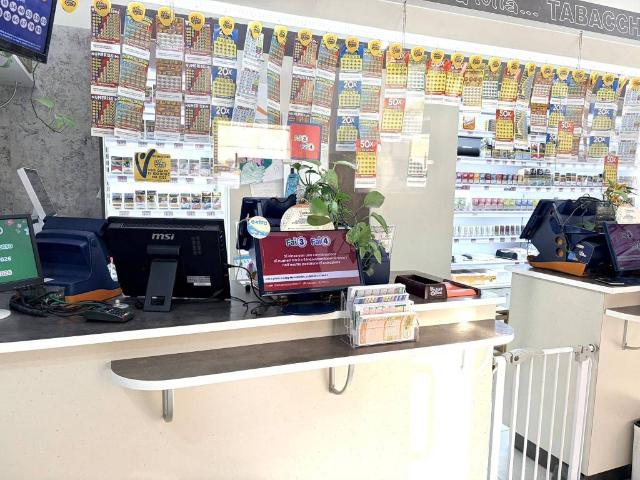 Locale Commerciale in vendita a Cisterna Di Latina, Lazio