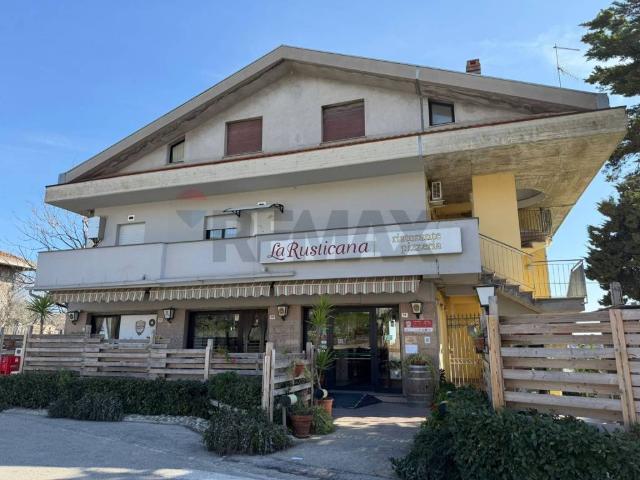 Locale Commerciale in vendita a Città Sant'angelo, Abruzzo
