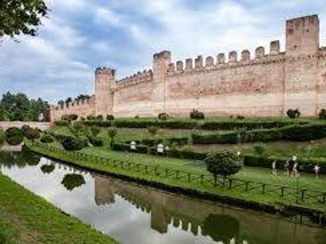 Locale Commerciale in vendita a Cittadella, Veneto