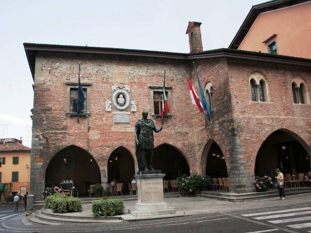 Locale Commerciale in vendita a Borgo di Ponte, Cividale Del Friuli