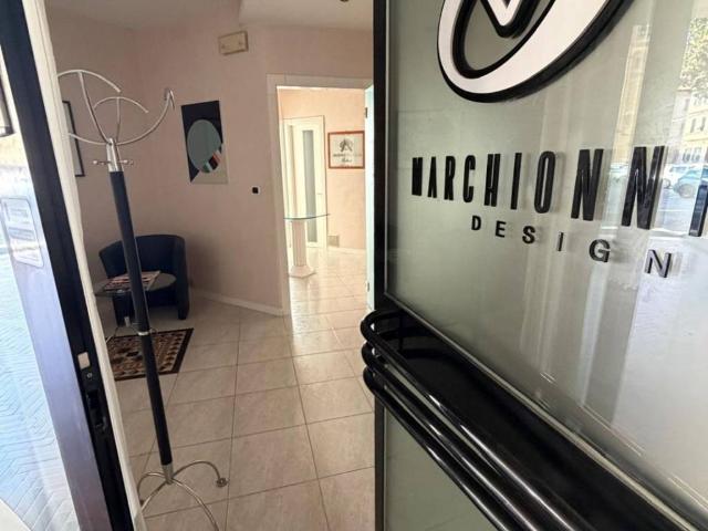 Locale Commerciale in vendita a San Marone, Marche