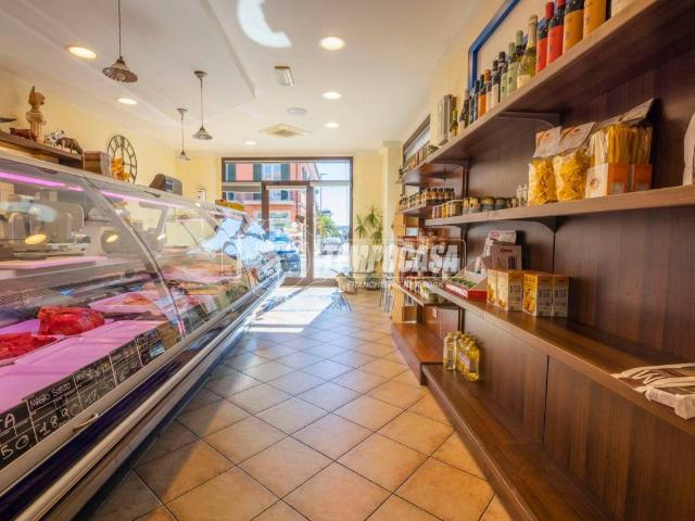 Locale Commerciale in vendita a San Marone, Marche