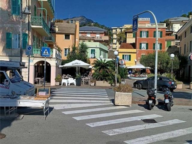 Locale Commerciale in vendita a Cogoleto, Liguria