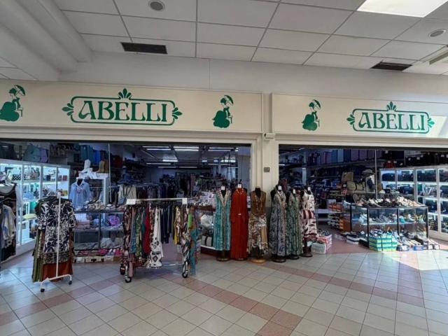 Locale Commerciale in vendita a Collecchio, Parma