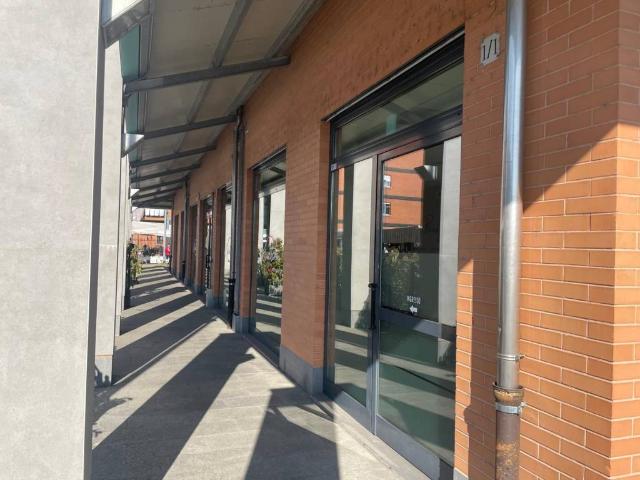 Locale Commerciale in vendita a Leumann, Piemonte
