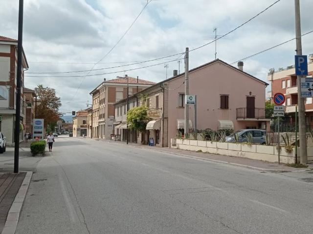 Locale Commerciale in vendita a Colli al Metauro, Marche