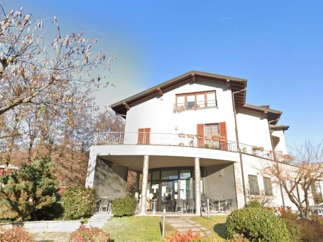 Locale Commerciale in vendita a Gironico Al Piano, Lombardia