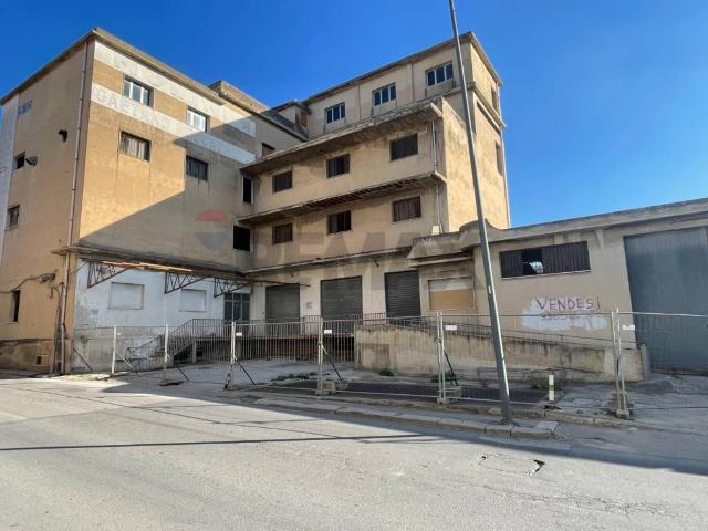 Locale Commerciale in vendita a Comiso, Sicilia