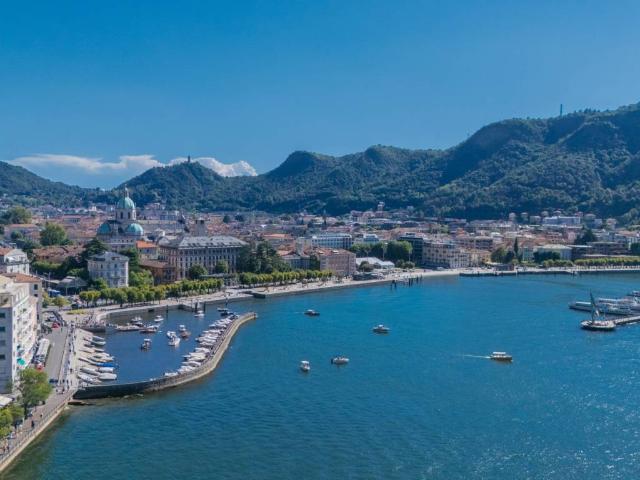 Locale Commerciale in vendita a Sant'Agostino, Como