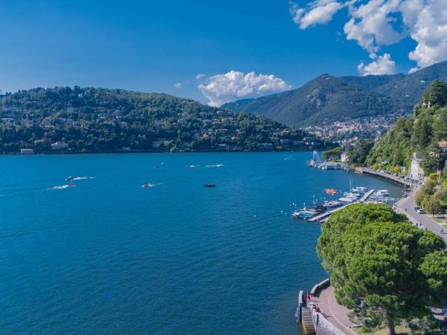 Locale Commerciale in vendita a Sant'Agostino, Como