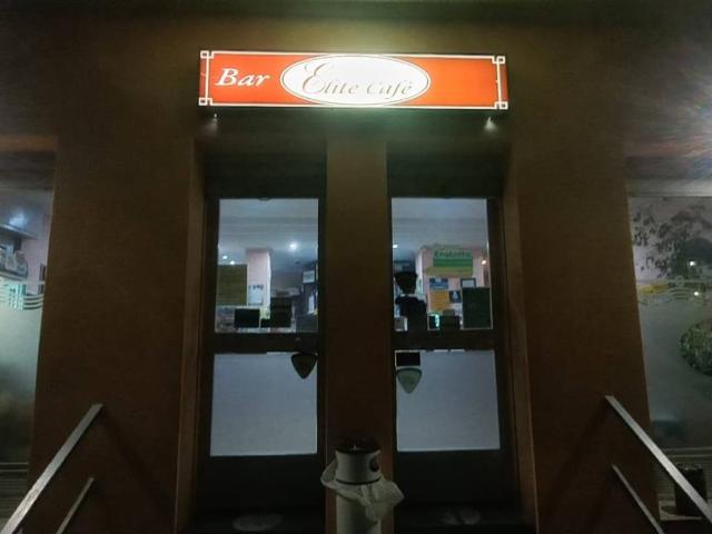 Locale Commerciale in vendita a Lazzago, Como